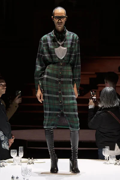 Look 15